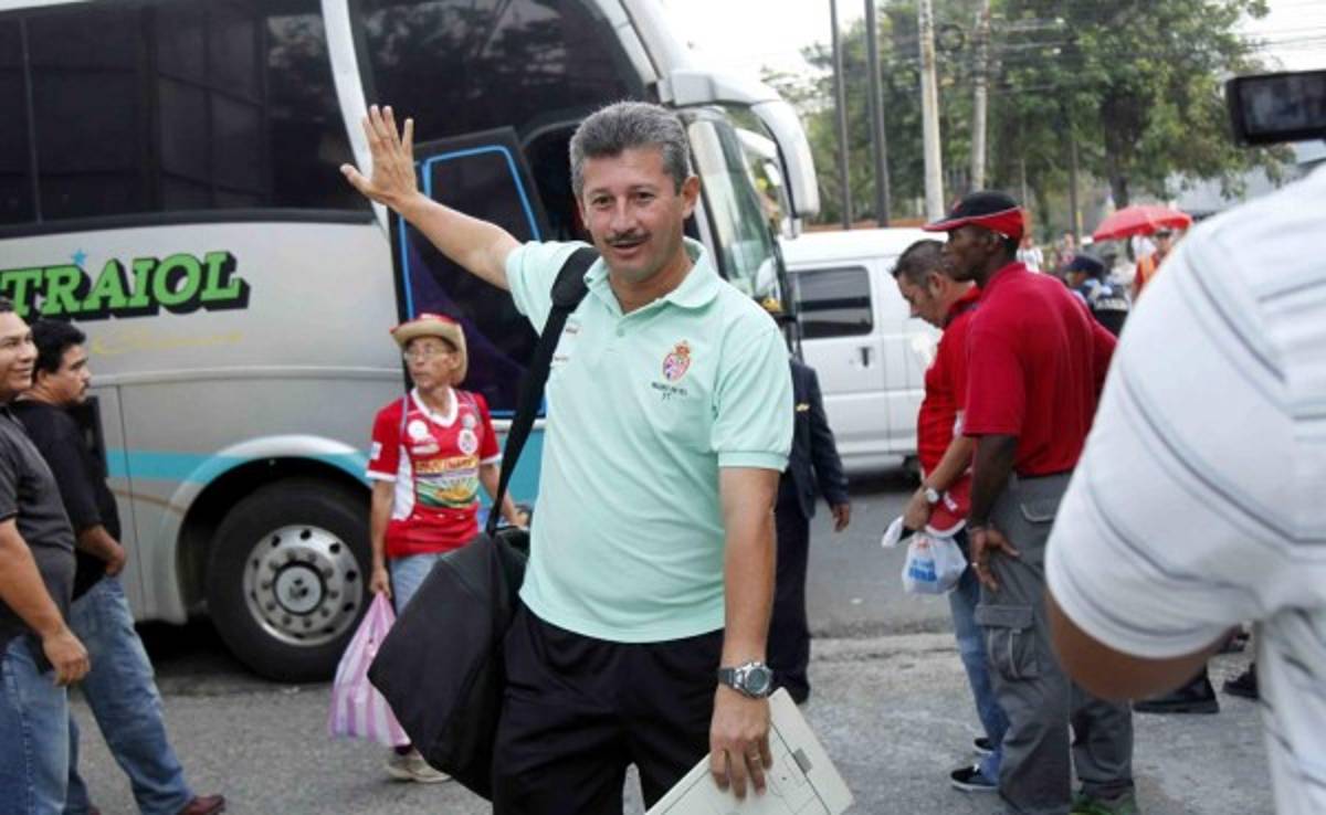 Mauro Reyes: 'Si no es penal es un robo'