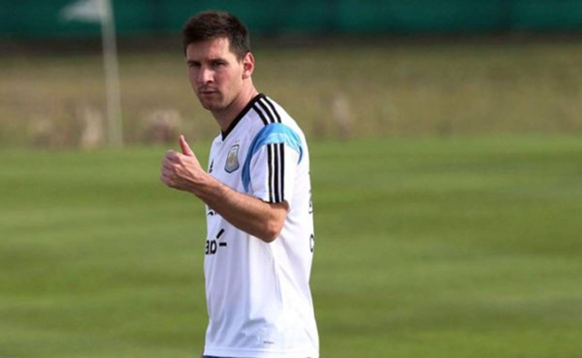 Lionel Messi da el susto en el entrenamiento de la selección de Argentina