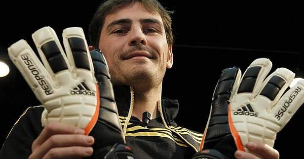 guantes de Casillas a subasta para la fundación de Sami Khedira