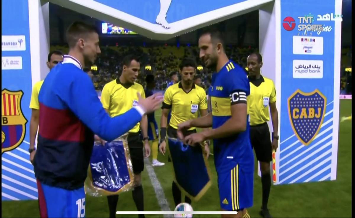 NO SE VIO EN TV: El enfado de Dani Alves en su debut, la imagen de Coutinho que recordó a Maradona y el festejo de Boca Juniors