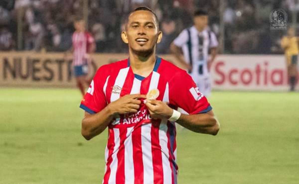 ¡De DIEZ! Entre piñatas y pastel celebró Edwin Rodríguez junto a la familia su cumpleaños anticipado y por el viaje a Grecia