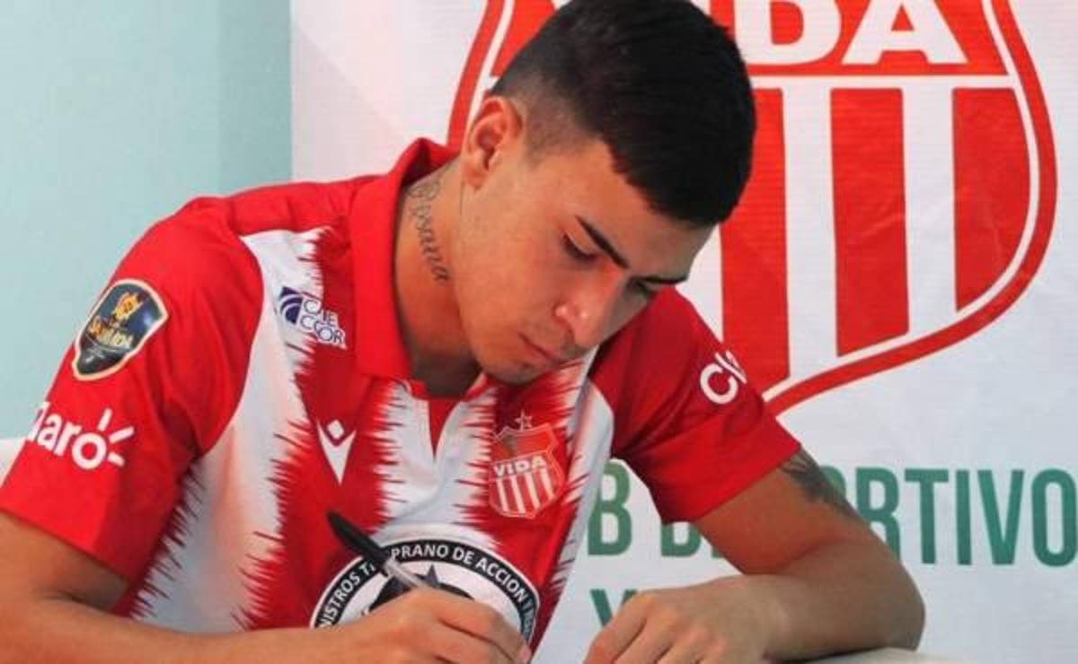 Mercado: Dos hondureños más a Europa, el equipo que quiere a Kervin Arriaga y bajas en Real España y Vida