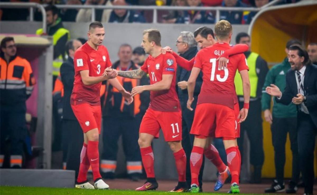 Robert Lewandowski guía a Polonia ante una inoperante Rumanía