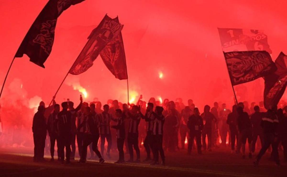 ¡Sin palabras! Impactante festejo del PAOK Salónica tras ganar la liga griega 34 años después