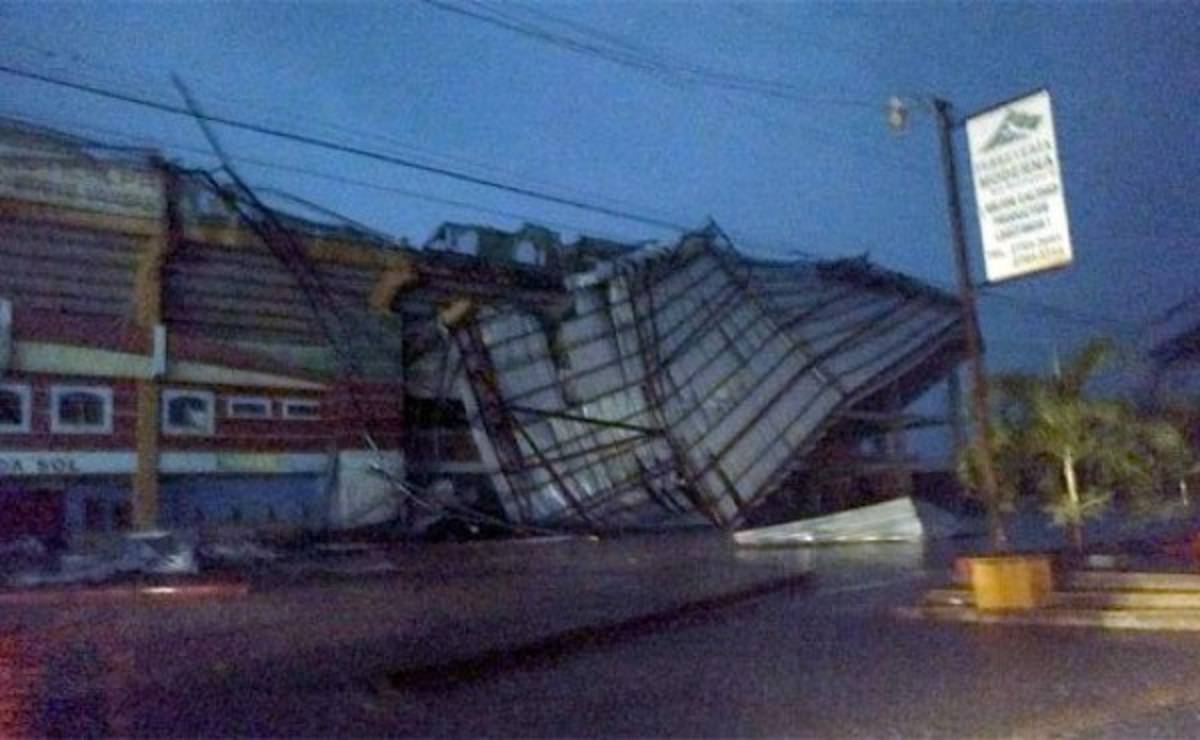 EN FOTOS: Tormenta deja destruido techo del estadio Juan Ramón Brevé