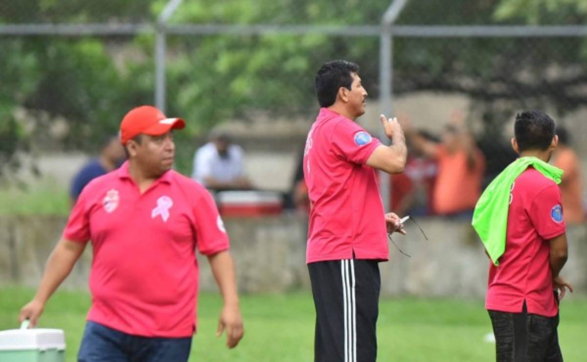 Lo que no se vio en TV: El abrazo de Diego Vázquez con Elencoff y el emotivo adiós de 'Carlón'