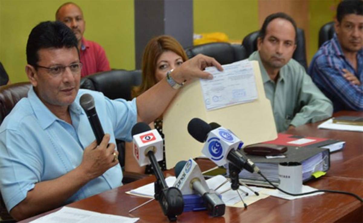 Dilema entre dos directivas por derechos del C.D. Chalatenango