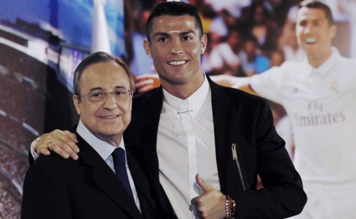 Cristiano Ronaldo recibe premio 'Di Stefano' al mejor jugador de la temporada 15/16