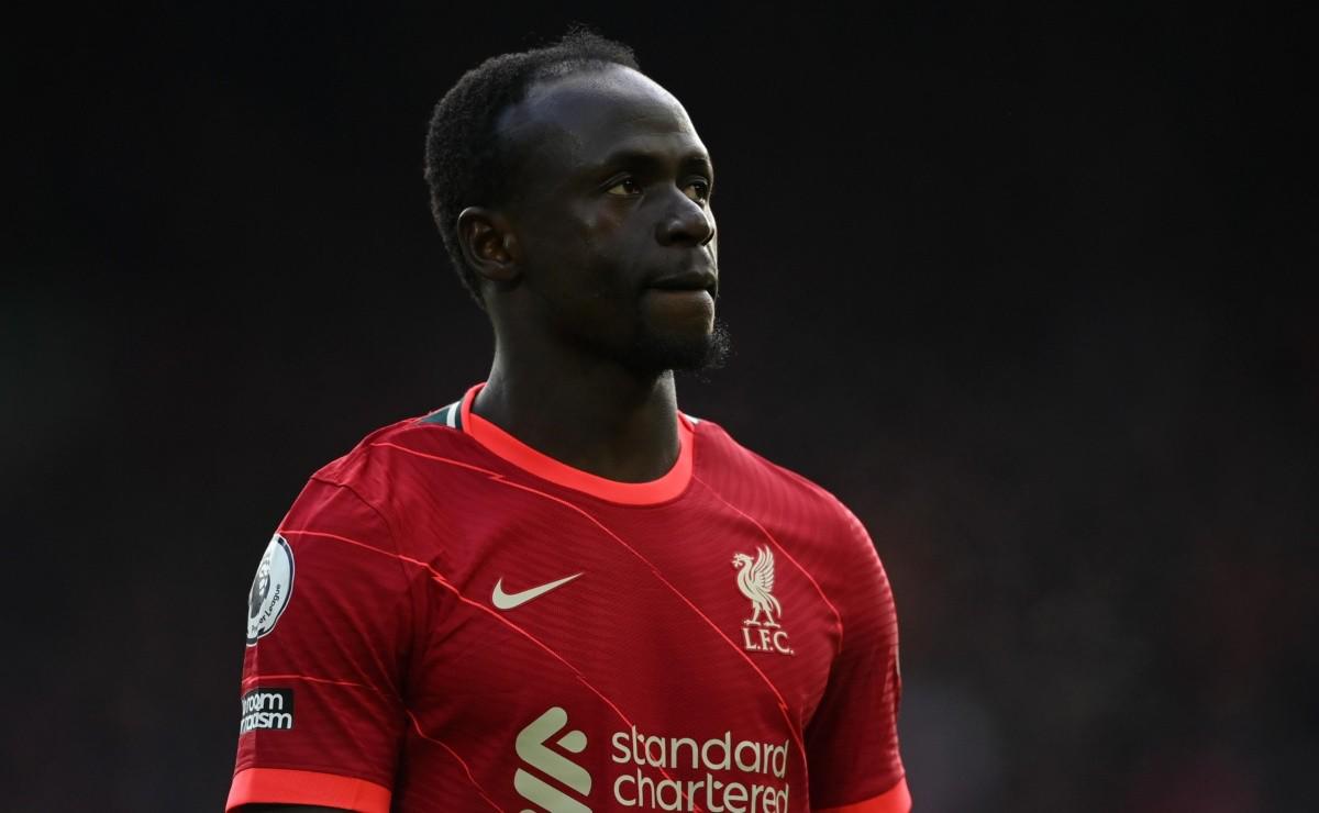 Revolución en el Liverpool: Ocho salidas confirmadas, los tremendos fichajes y el crack que le quitaría al Barcelona