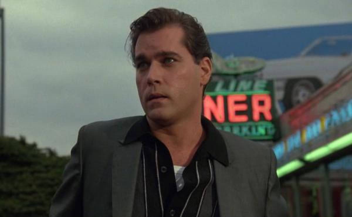 Un joven Ray Liotta de 36 años protagonizó Godfellas, una película que hoy en día se considera de culta.