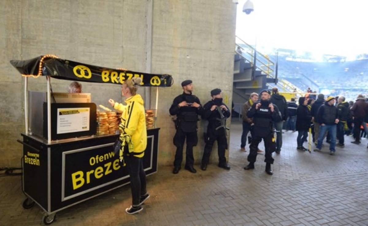 ¡LO BLINDÓ! Policía alemana resguardó así el Dortmund-Mónaco
