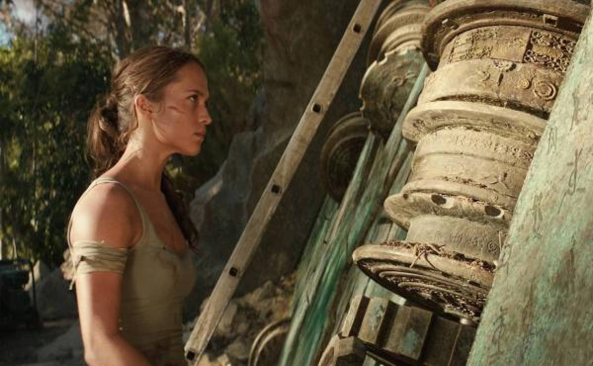La interpretación de Alicia Vinkander como Lara Croft, tomando como referencia al personaje luego de su reinicio de 2013, gustó a los fans.