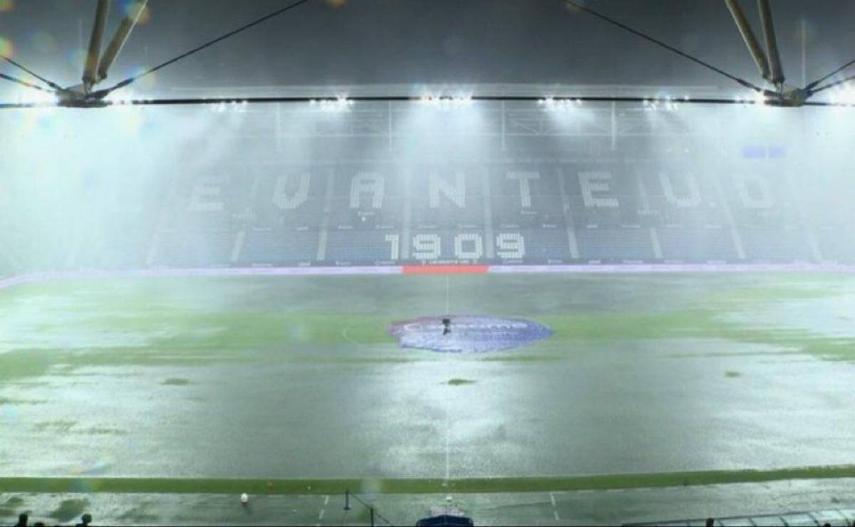 Impactantes imágenes del aguacero que aplazó un partido de LaLiga