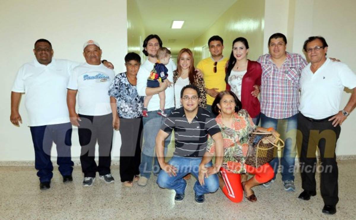 FOTOS: Así sacaron a Chelato Uclés de cuidados intensivos