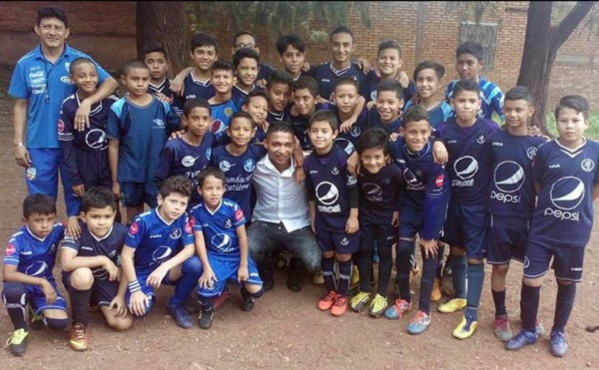 No todo es fútbol para ellos: Los gestos más humanos de los jugadores hondureños