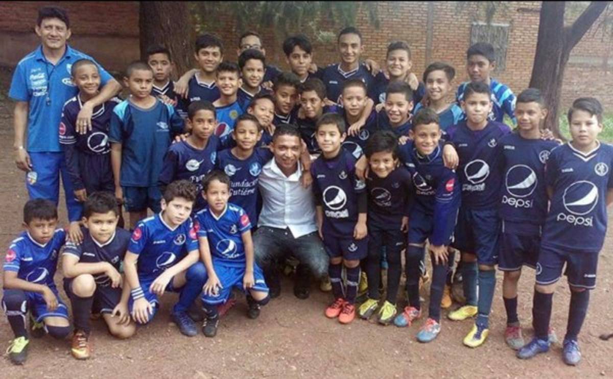 No todo es fútbol para ellos: Los gestos más humanos de los jugadores hondureños