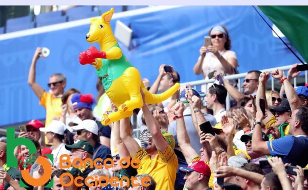 El color de la jornada: Lindas aficionadas y ambiente festivo en Rusia