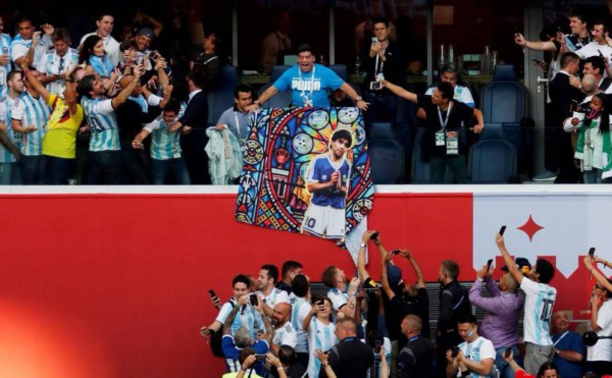 Las fotos de Maradona totalmente descontrolado en el Argentina-Nigeria