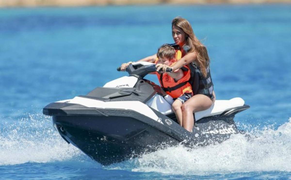 Las espectaculares vacaciones de Messi, Fábregas y Suárez con sus bellas mujeres