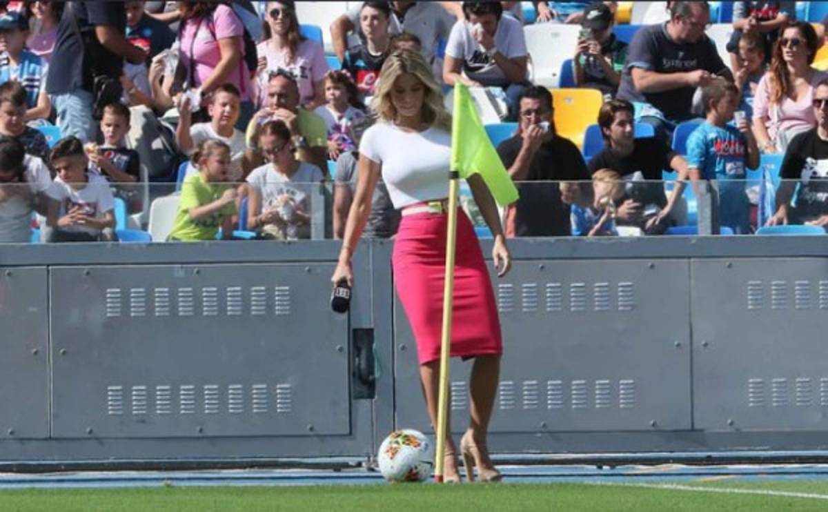 Hinchas del Nápoles y su cántico machista a una periodista que le pidieron desnudarse en el estadio