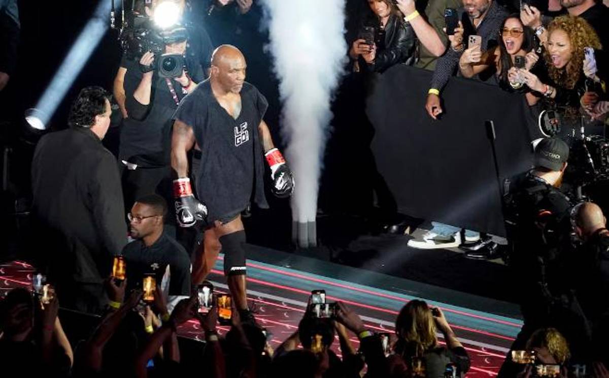 Así fue el triste regreso de Mike Tyson al boxeo: molido a golpes por Jake Paul y el gesto de su rival antes de terminar la pelea
