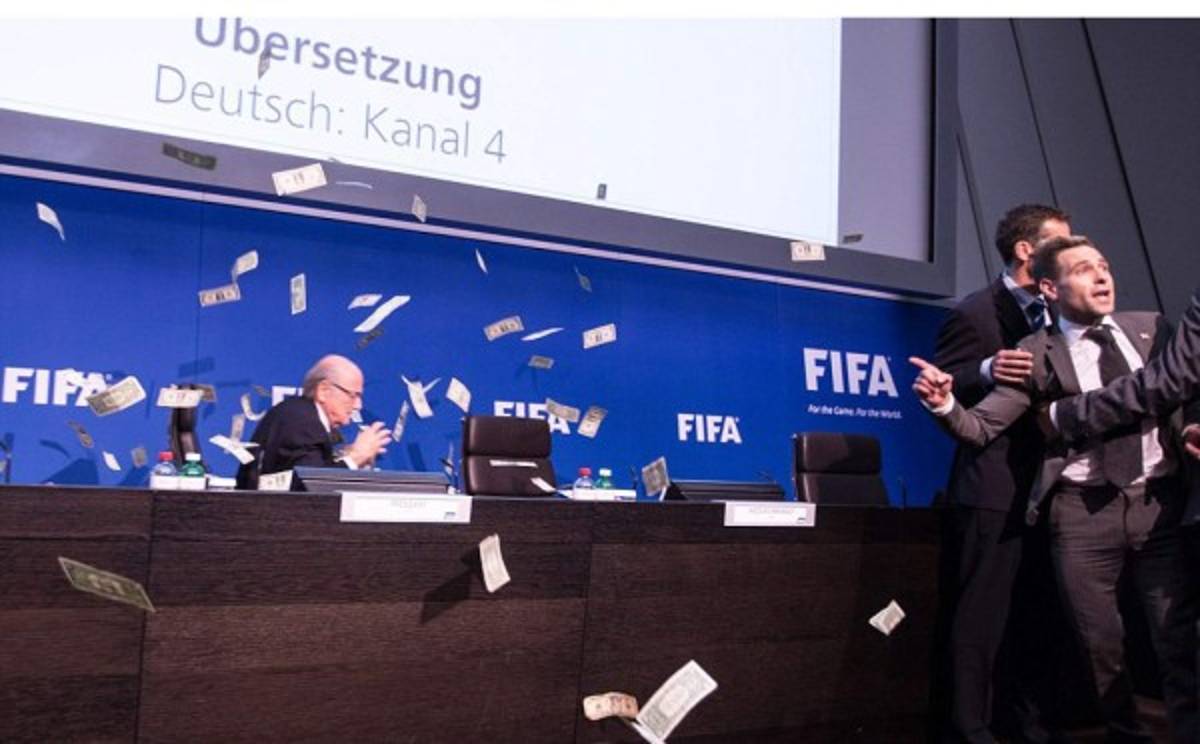 Lo que sucedió luego que comediante humillara a Blatter en conferencia