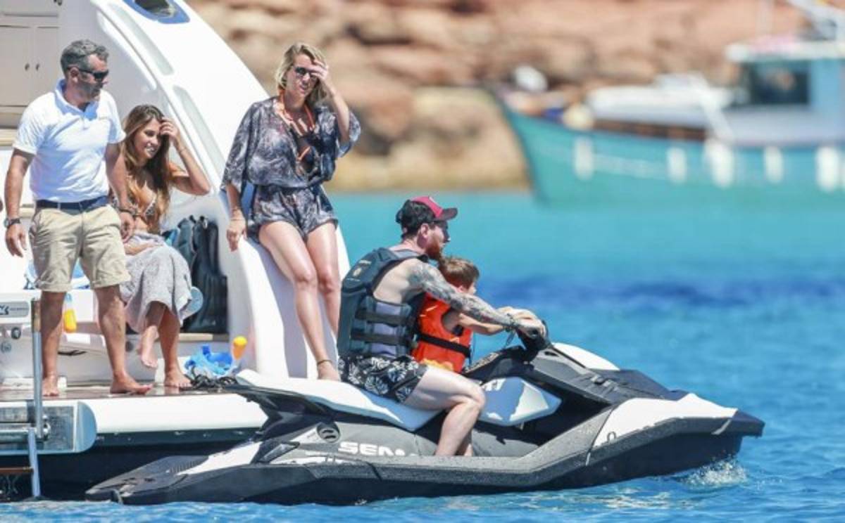 Las espectaculares vacaciones de Messi, Fábregas y Suárez con sus bellas mujeres