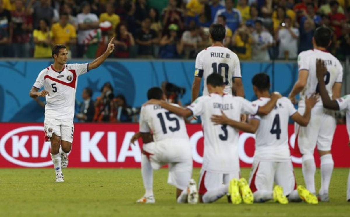 VIDEO: El festejo de Celso Borges con su padre Alexandre Guimaraes