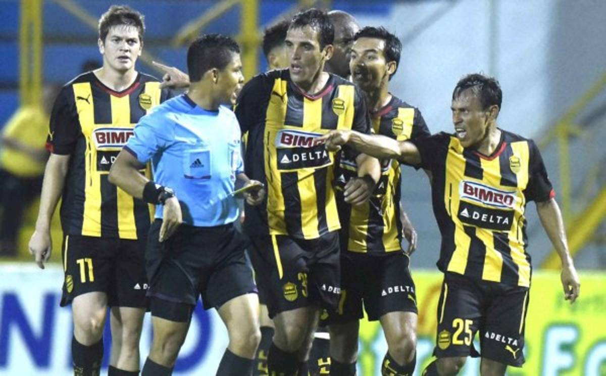 Los 11 futbolistas con más expulsiones en la historia de la Liga Nacional