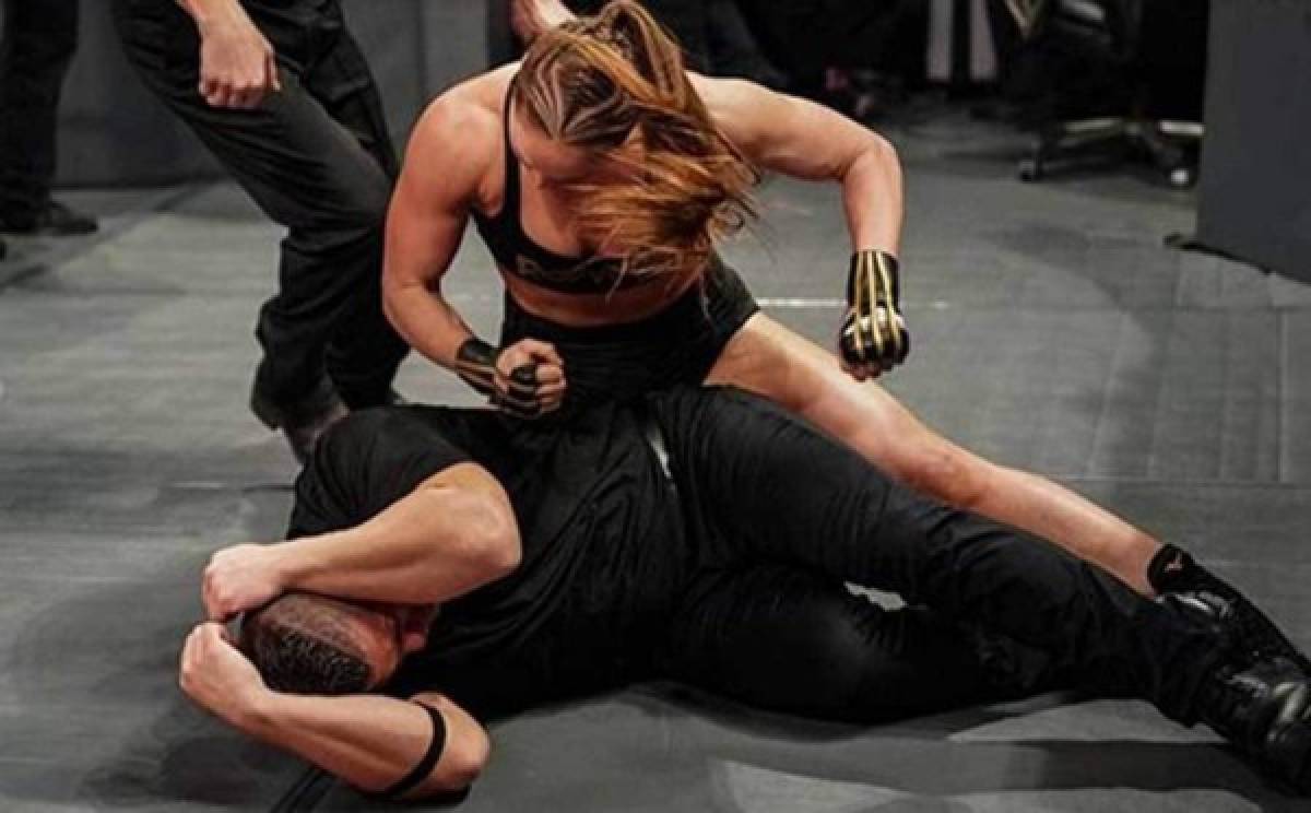 La nueva polémica de Ronda Rousey: Propina paliza a guardias de seguridad en WWE