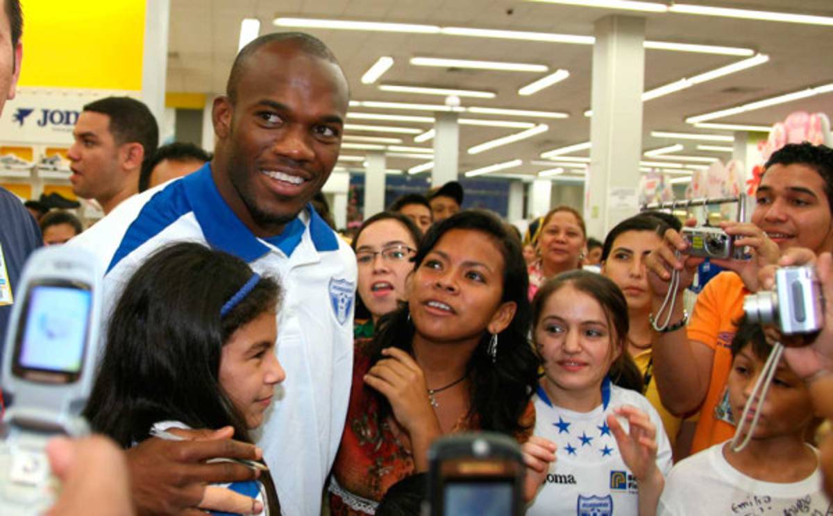 Fotos de aficionados con David Suazo.