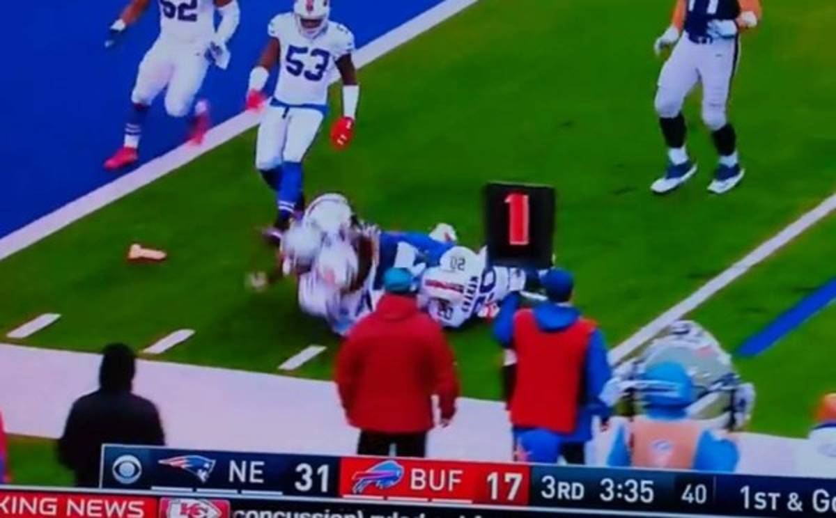 Lanzan un juguete sexual al campo durante juego de la NFL