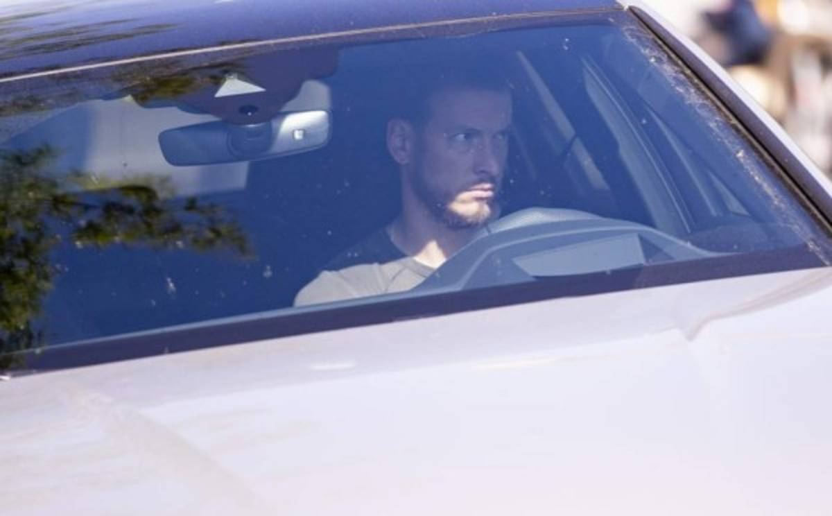 Autos sucios y nuevos 'looks': Así fue el regreso al trabajo de Messi y los futbolistas del Barcelona   