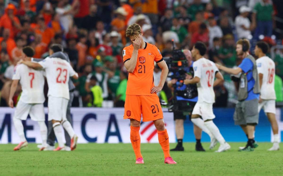 Tapada de Bono recorre el mundo, por qué lloró Gakpo y jugadores se abren la cabeza