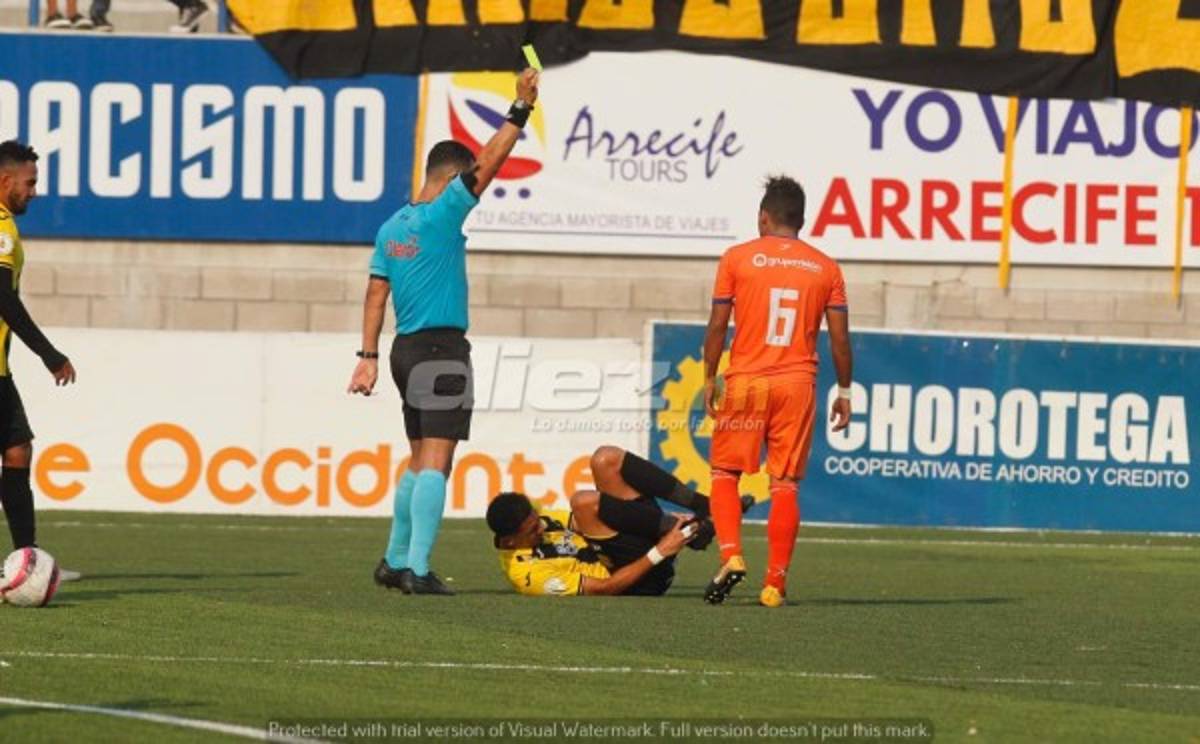 NO SE VIO: Fulminados por el calor, polémica, patadas y la bella del puerto