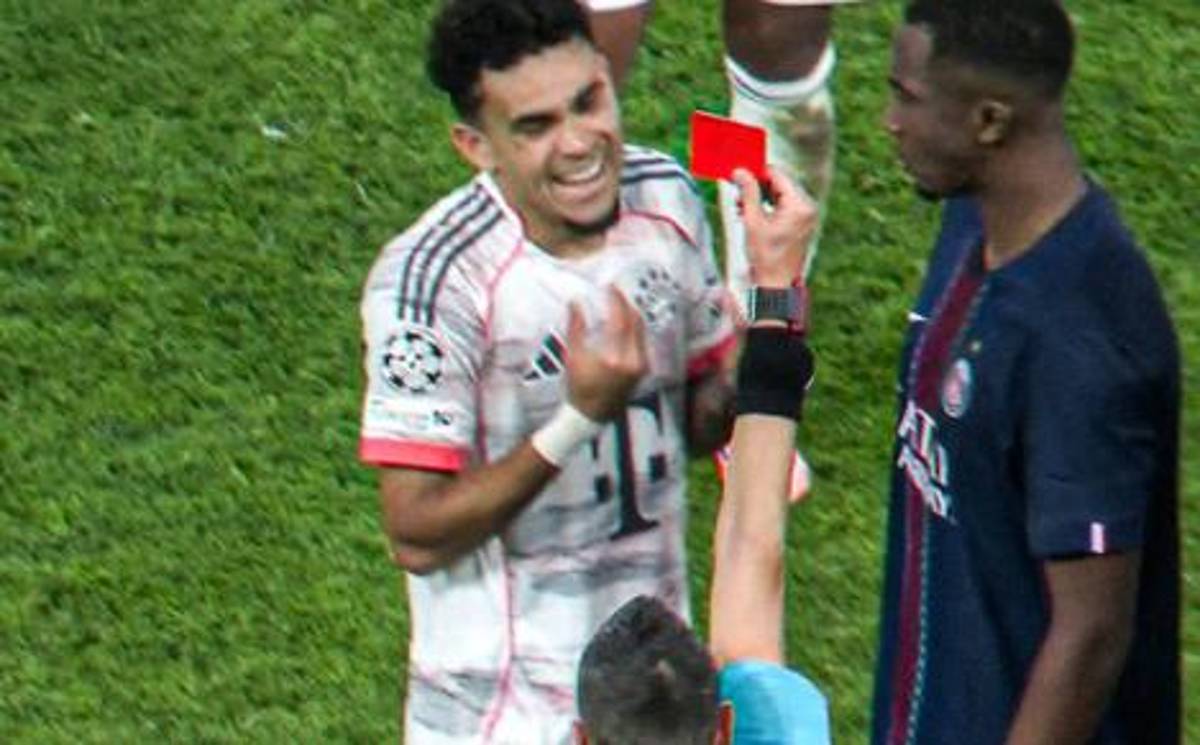 Es terrible: Luis Díaz provoca grave lesión a Hakimi en la Champions; el jugador del PSG se marcha llorando