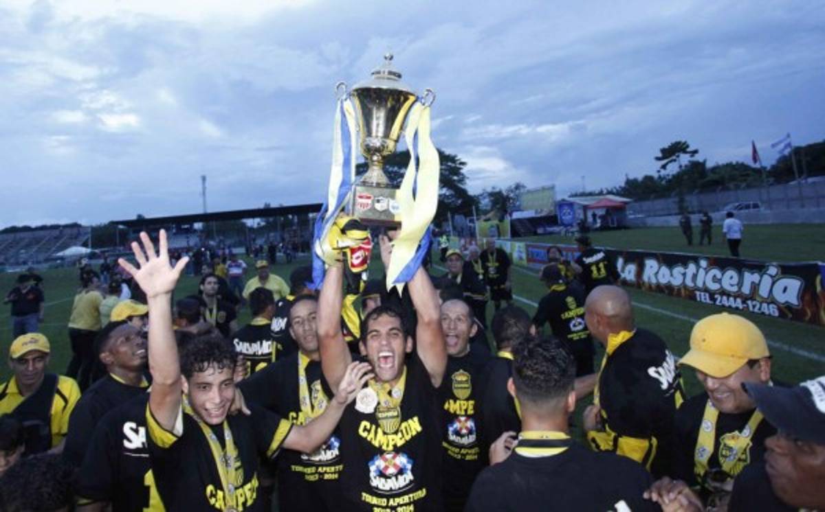 FOTOS: El álbum del delantero del Real España Nicolás Cardozo