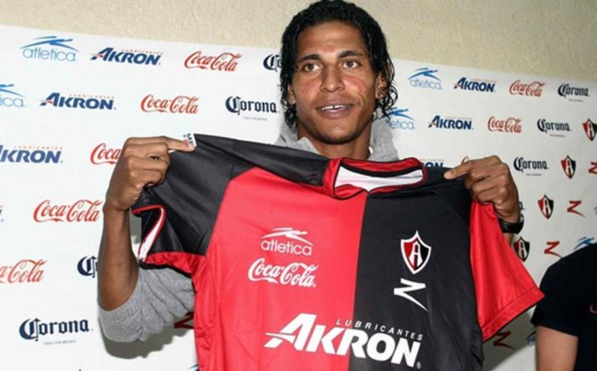 Baño de aceite quemado, uno apaleado y otro apedreado: futbolistas hondureños que fueron agredidos en el extranjero