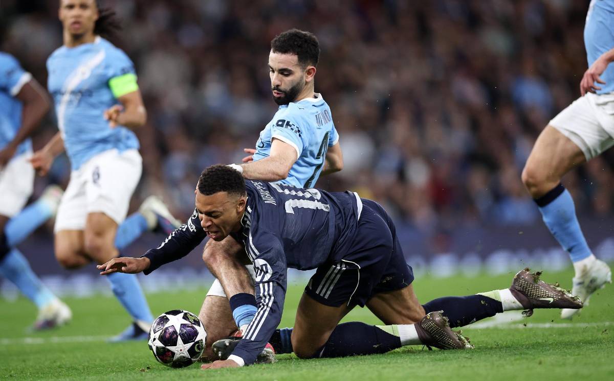 Vio la roja por primera vez, la burla de Vinicius al City y lo que ocurrió con Courtois; así fue la vuelta de Mbappé