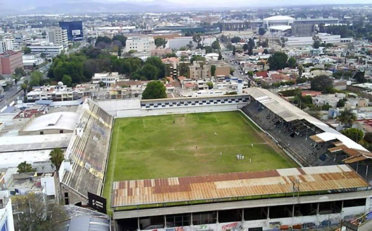 ¡Con uno de Honduras! Grandes estadios que fueron abandonados