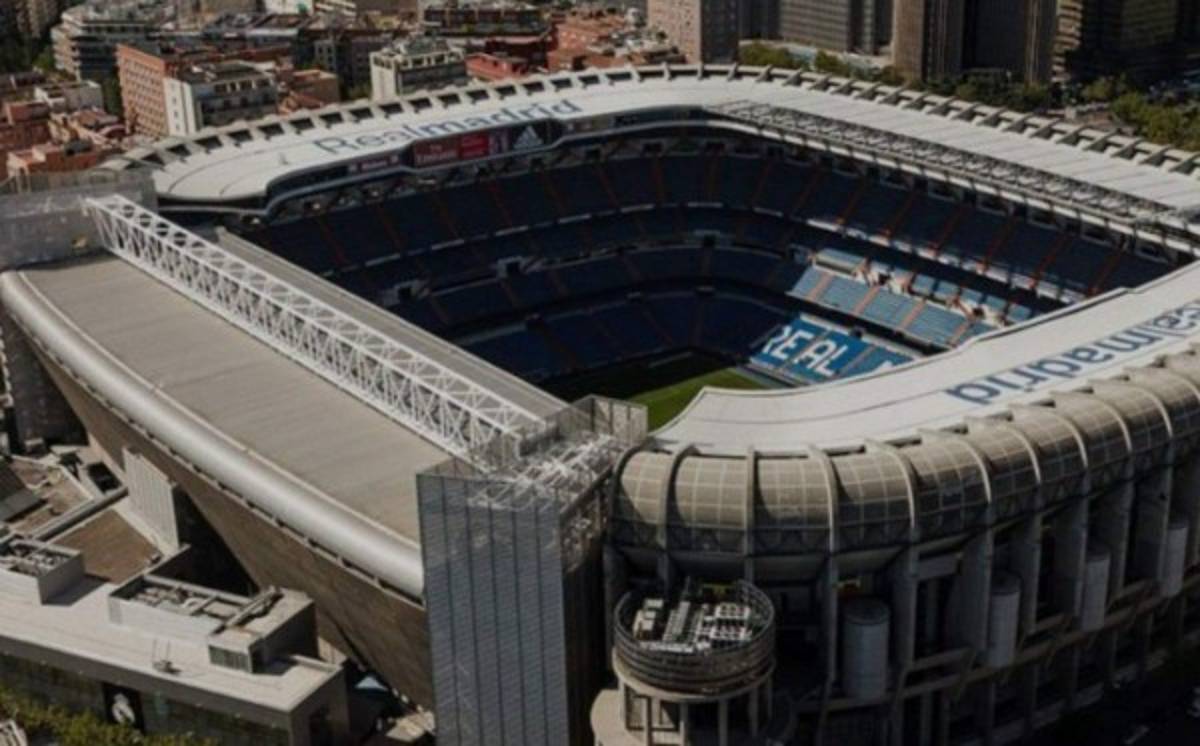 Comenzaron a poner el techo retráctil: Así marcha la remodelación del Santiago Bernabéu
