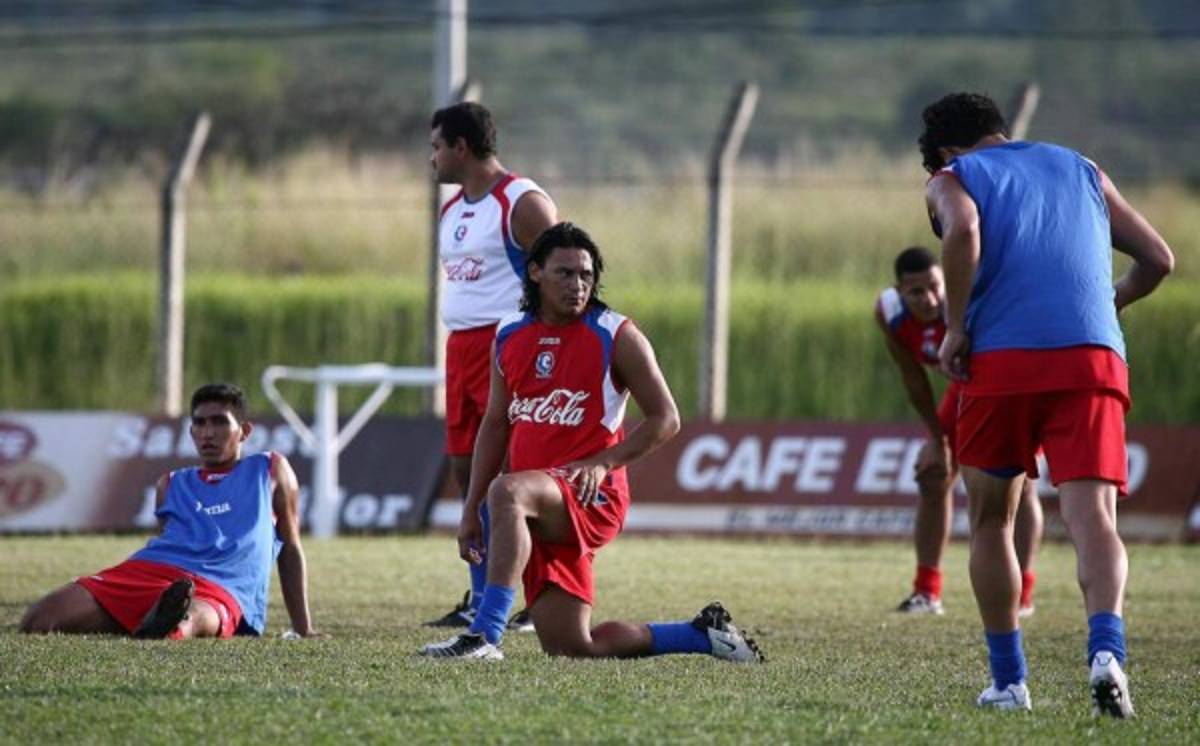 Así fue el primer 11 de Nahún Espinoza con Olimpia ante Motagua en el 2005