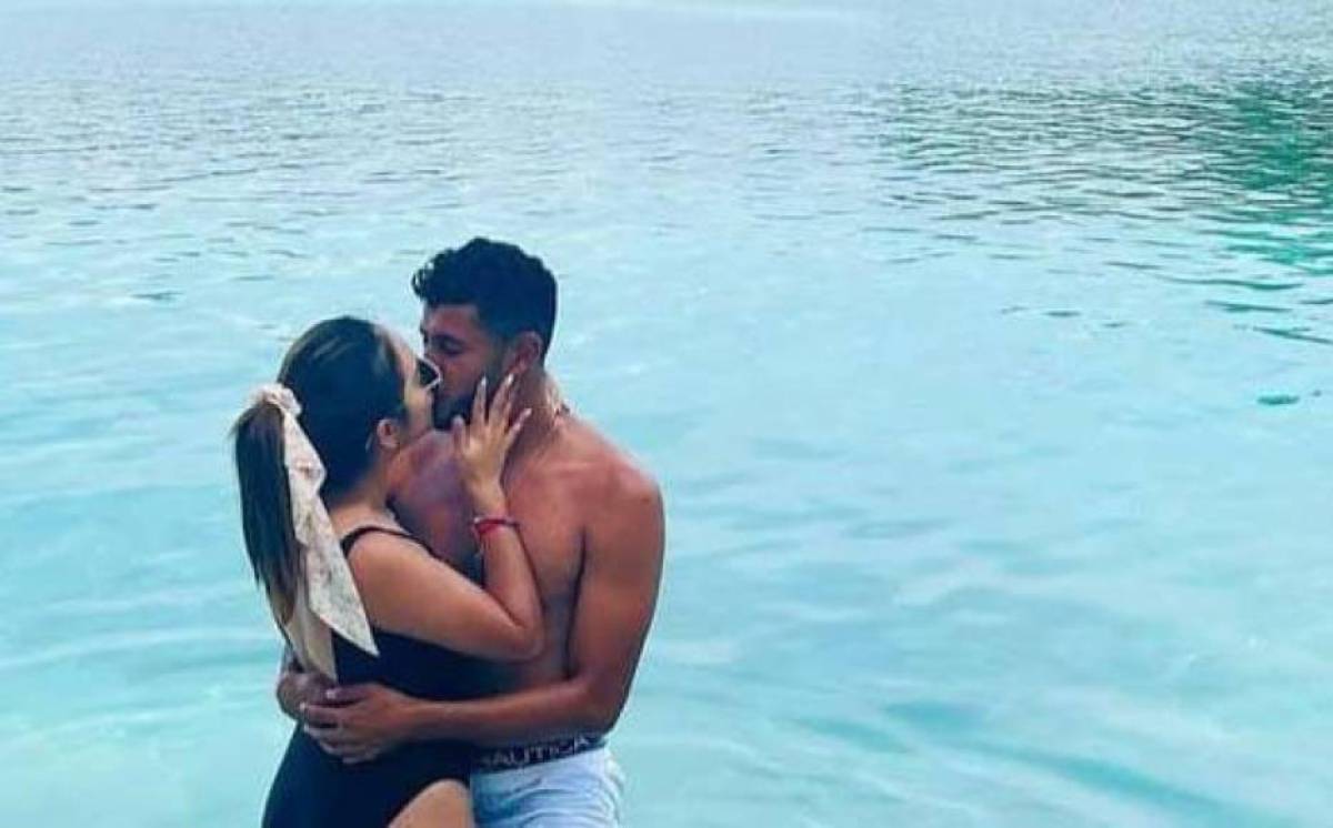 Tremendo beso de Marcelo Pereira en Roatán: Así disfrutaron las vacaciones los futbolistas de Honduras