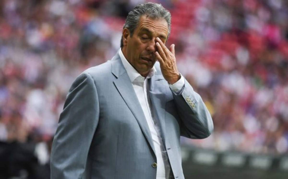 Mundialistas, interinatos y pruebas: Los 27 entrenadores que ha tenido Chivas en la era de Jorge Vergara