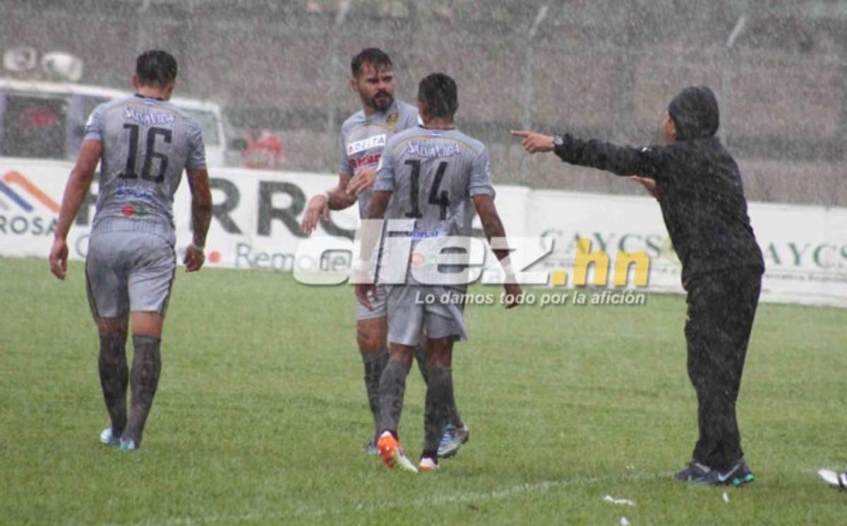 Las curiosas imágenes que dejó el Real Sociedad-Real España en Tocoa