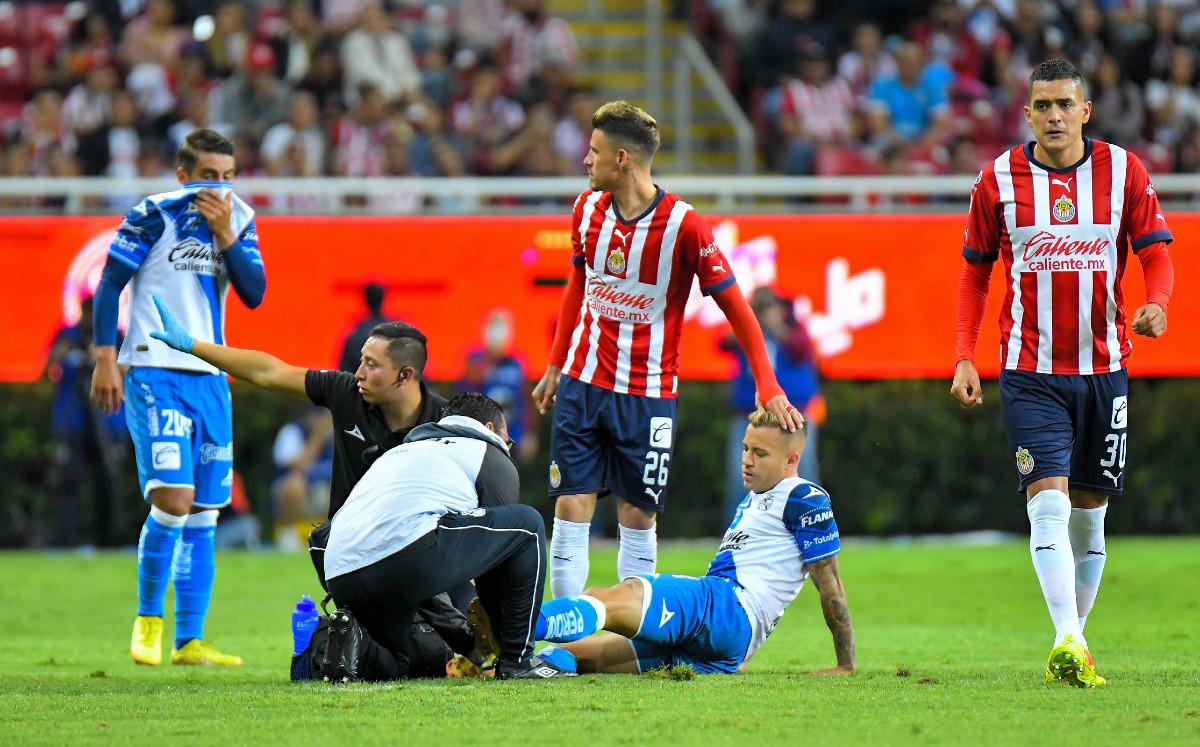 ¡Fuertes imágenes! La espeluznante lesión en la Liga MX: jugador del Puebla se deshace tobillo en desafortunada entrada