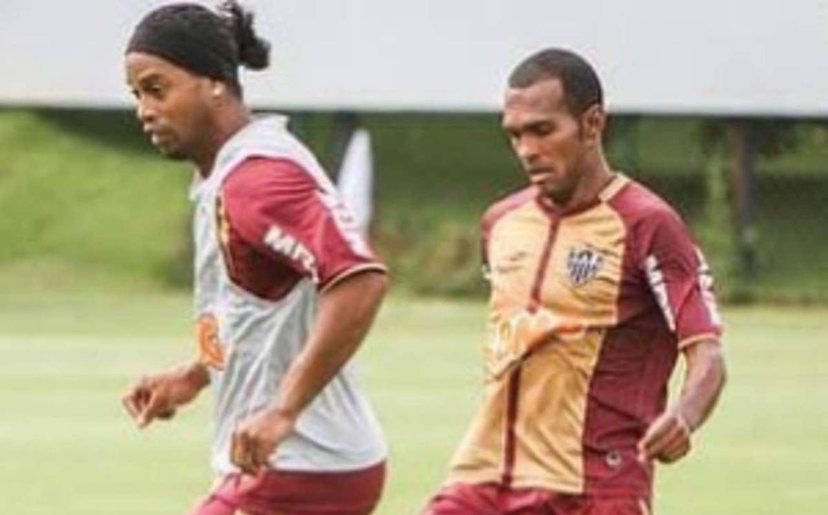 El primer futbolista brasileño en salir del clóset: ‘‘He tenido una relación con un hombre y una mujer; soy bisexual’’