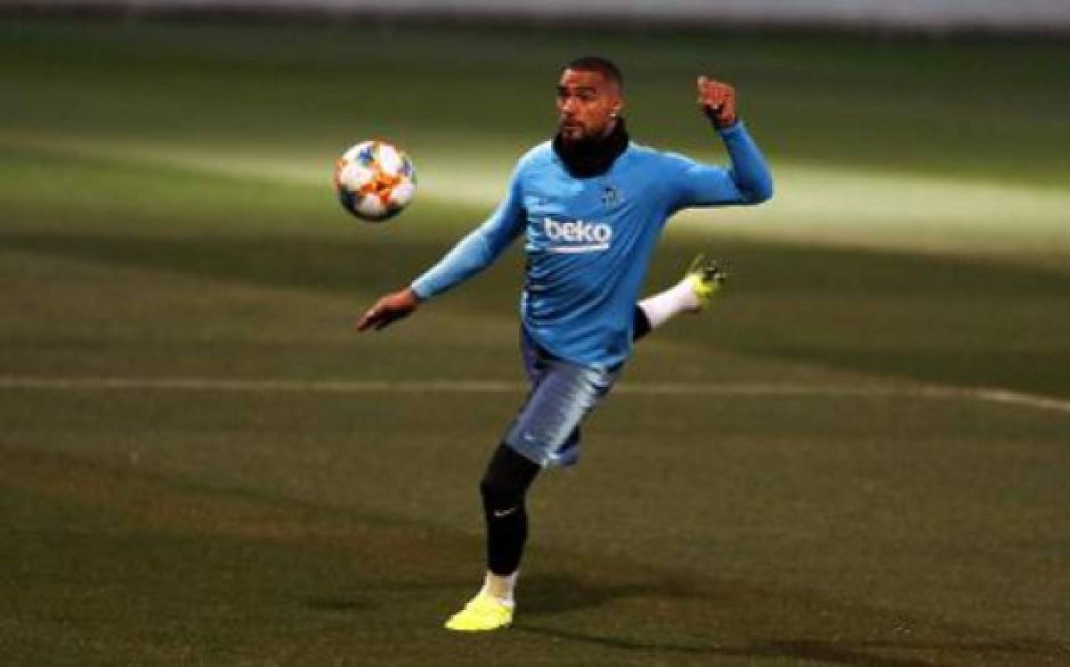 ¡Nuevo amigo! Así recibieron a Kevin Prince Boateng en su primer entrenamiento con el Barcelona