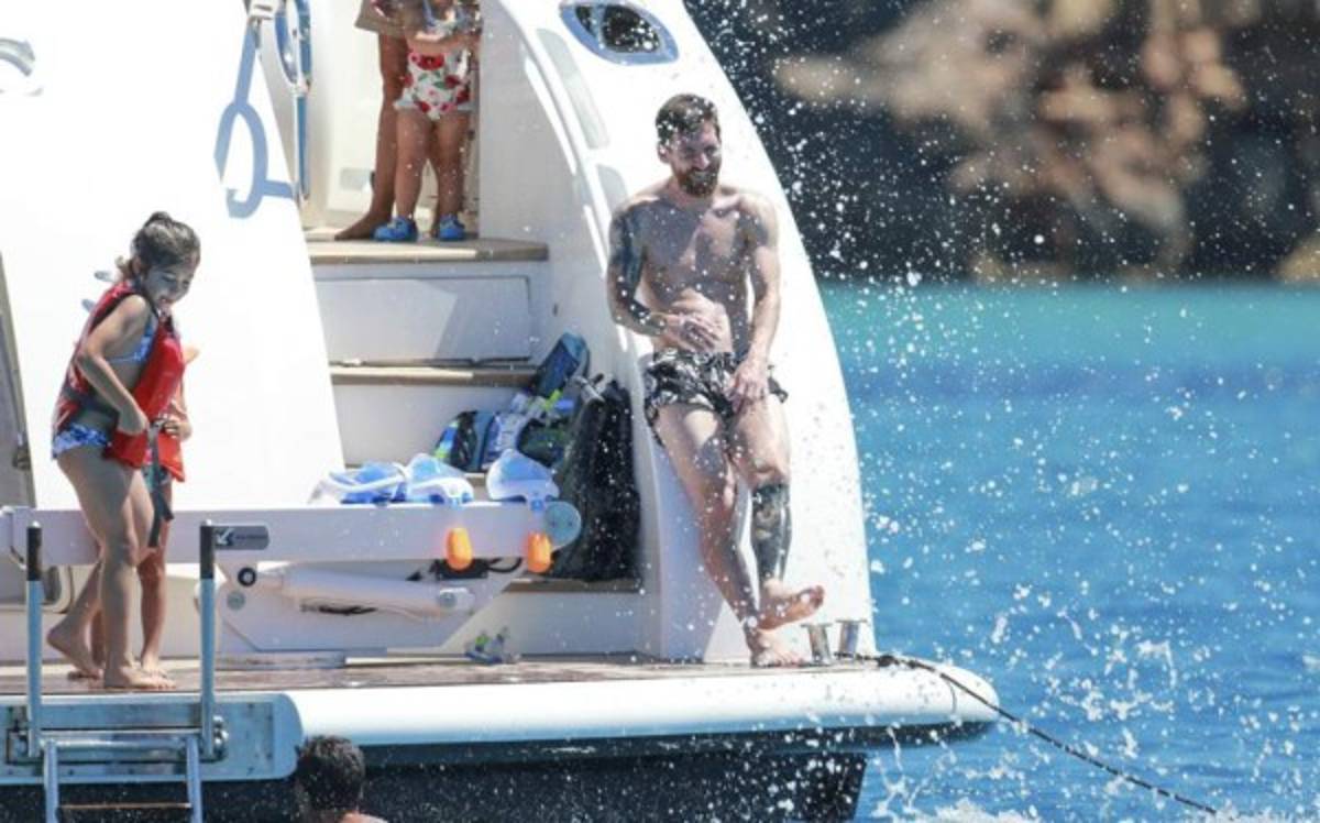 Las espectaculares vacaciones de Messi, Fábregas y Suárez con sus bellas mujeres