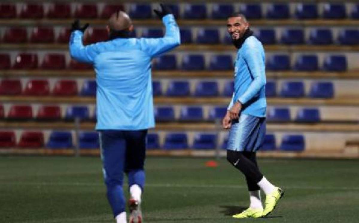 ¡Nuevo amigo! Así recibieron a Kevin Prince Boateng en su primer entrenamiento con el Barcelona